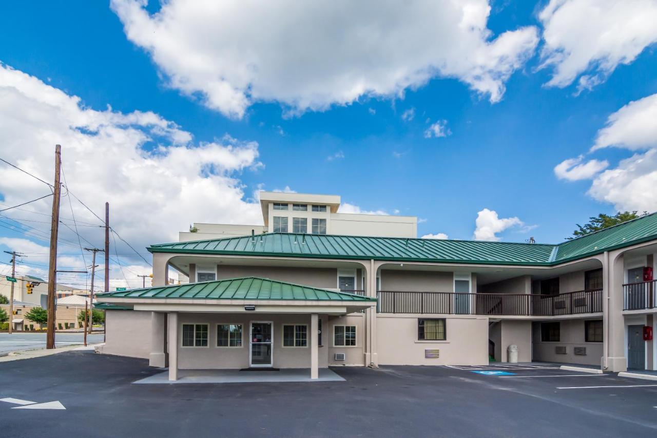 The Townhouse Inn Highpoint Exterior foto