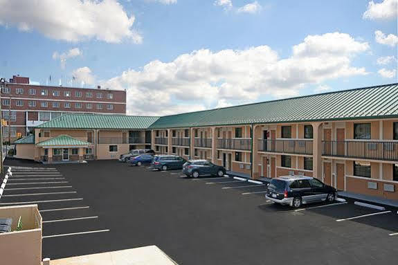 The Townhouse Inn Highpoint Exterior foto